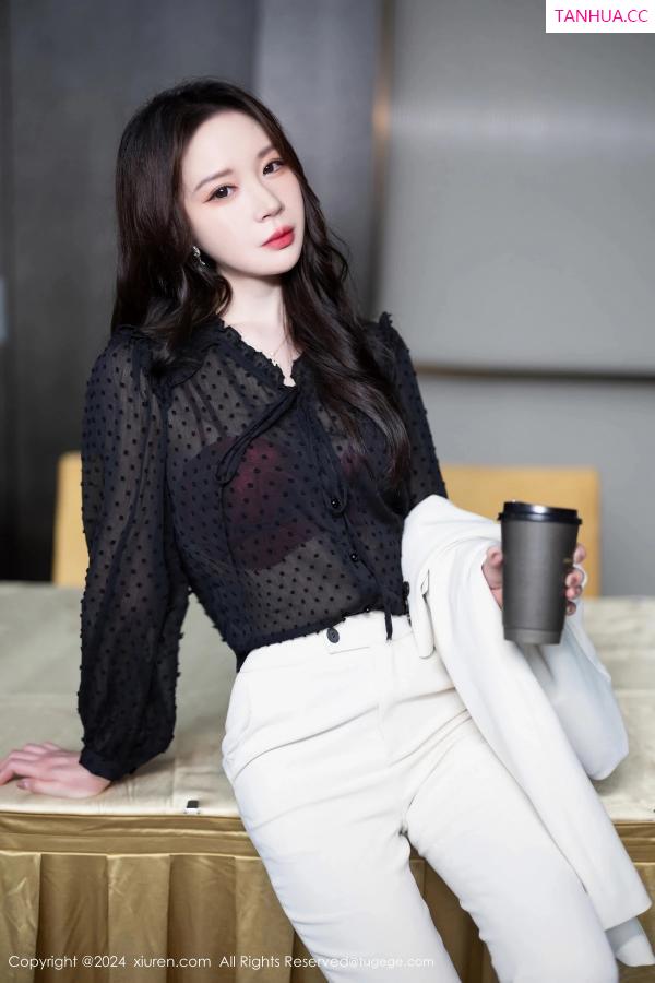 梦心玥  [XiuRen]高清写真图 2024.04.08 No.8354 梦心玥 丝袜美腿第13张图片